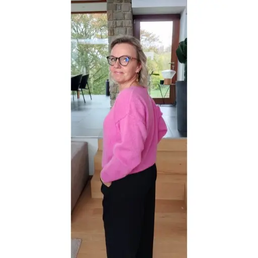 eleaka pull edmee rose 3.webp