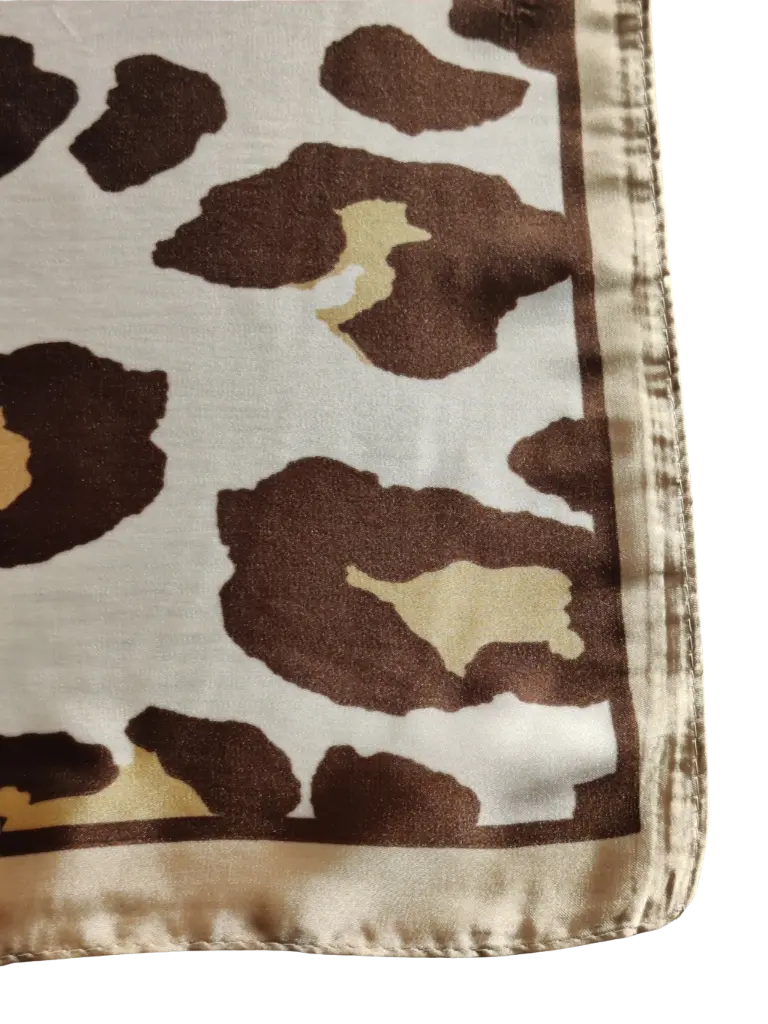 eleaka_foulard_felin_1.webp