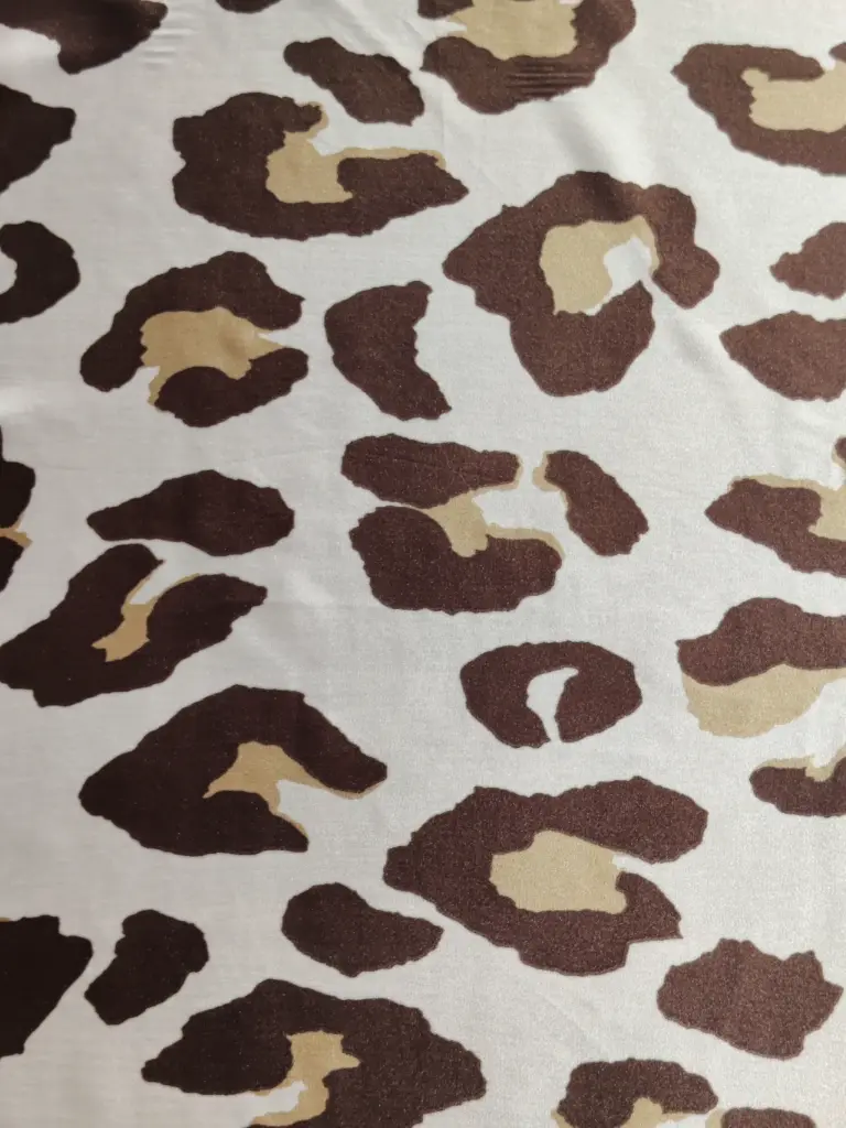 eleaka_foulard_felin_2.webp